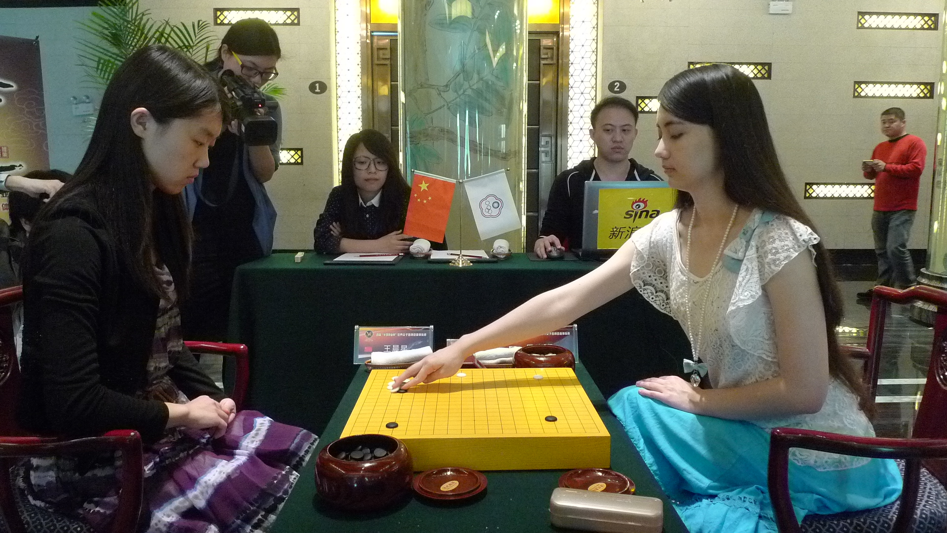 围棋美女颜美如仙 神仙姐姐长相惊为天人