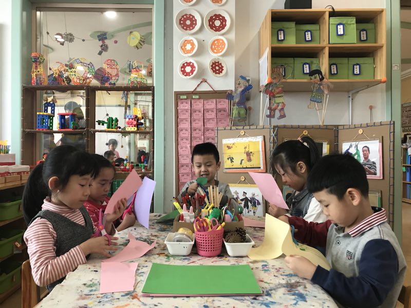 尚志幼儿园群力园区小朋友自己动手制作皮影