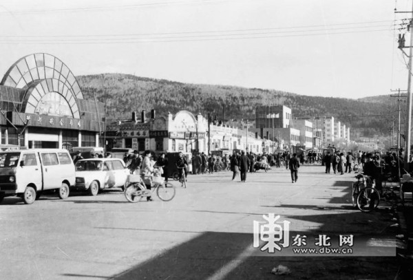 上世纪90年代的老繁荣市场(现在的伊美区伊春商厦.