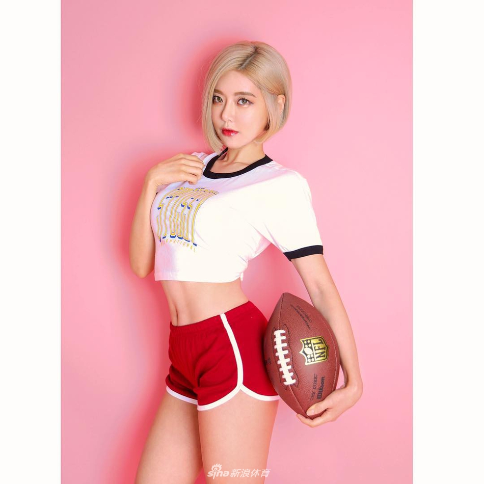 韩国超红dj最爱乔丹鞋 美腿藏不住