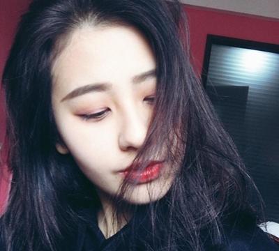 作为一名标准的95后,亓浩平时也很喜欢自拍晒照,真是美翻!