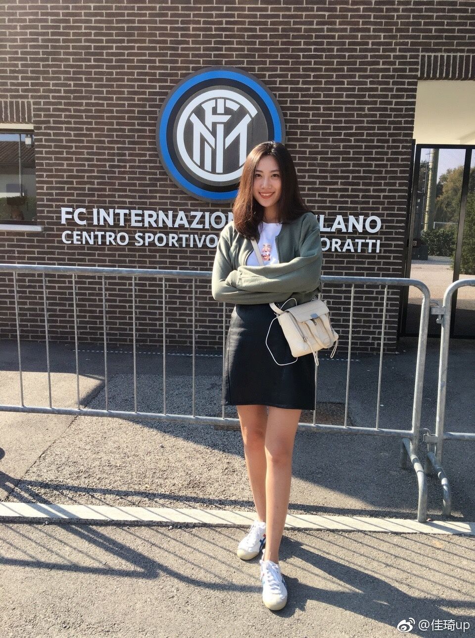 新晋足球女神级解说颜值惊人 撞脸高圆圆