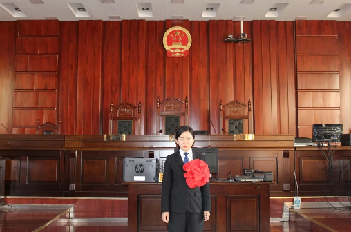 中共党员,硕士学历,现任哈尔滨市南岗区人民法院立案庭速裁组审判员