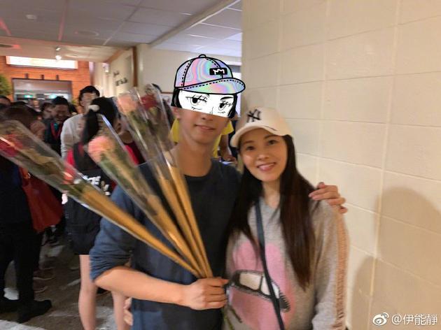 伊能静与儿子合影感叹儿子的好时代