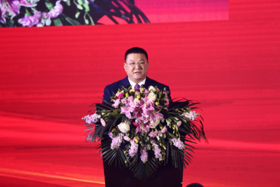 省建筑业协会常务副会长兼秘书长孙洪军做大会总结报告