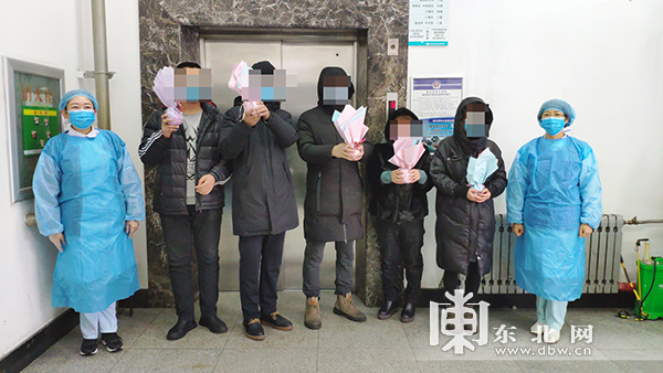 哈尔滨市传染病院第12批11名确诊新冠肺炎患者治愈出院