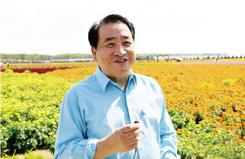 姜昆参观北大荒绿色厨房直播展示厅.