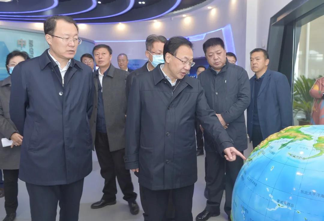 省政府副秘书长李明春,省自然资源厅厅长鄂忠齐,省科技厅副厅长石