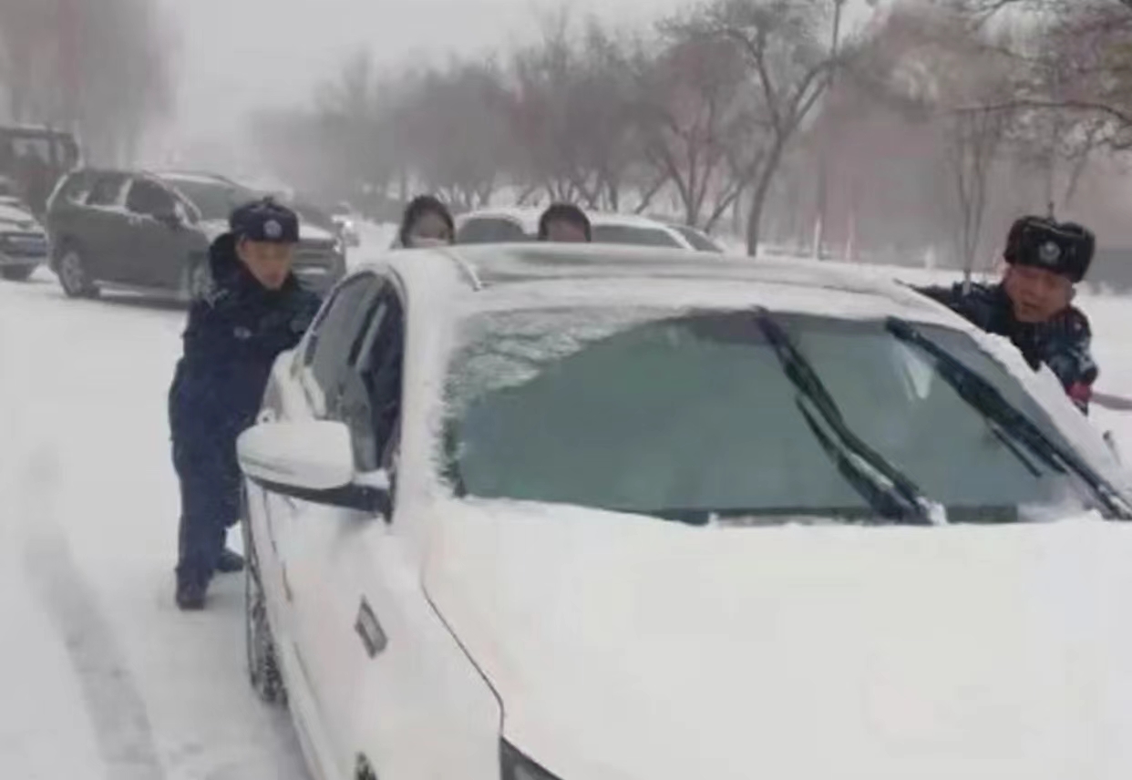 飞雪为令 最美雪 警 守护万家平安