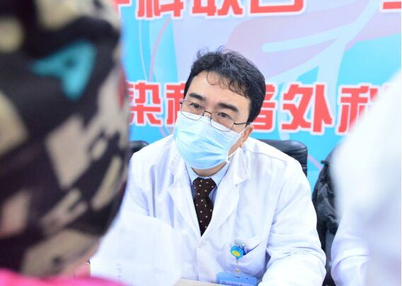 主任医师,孙东升主任医师,胡彦华主任医师,感染科副主任梁明主任医师